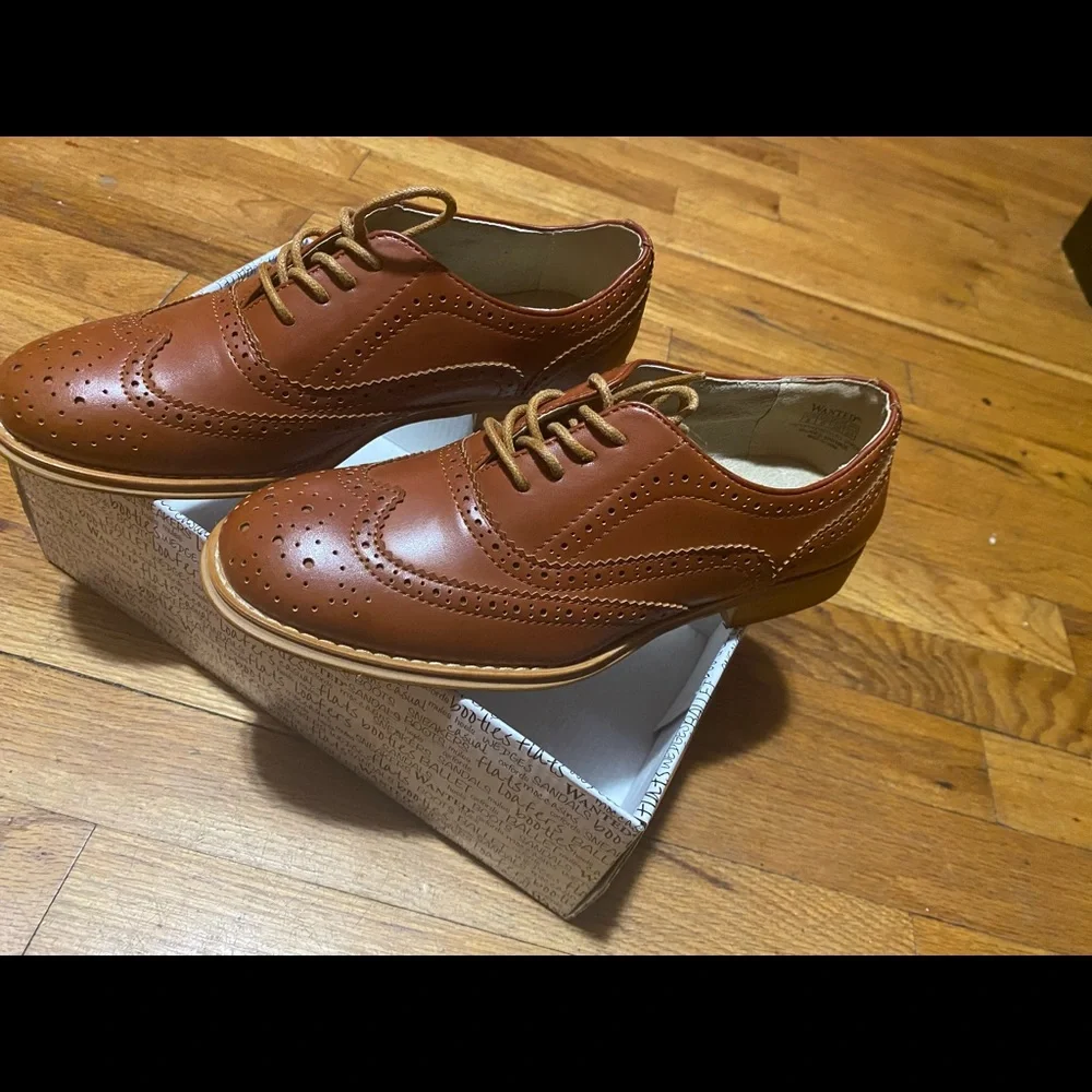 Wanted BRAND NEW oxford shoes- color- tan size 8. Very sleek and comfortable. - Picture 4 of 5